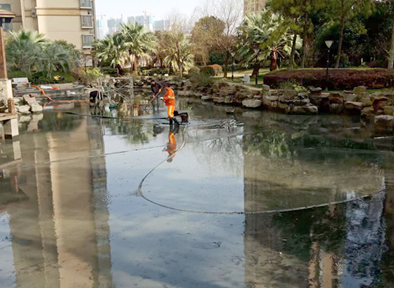瑶海景观池淤泥清理